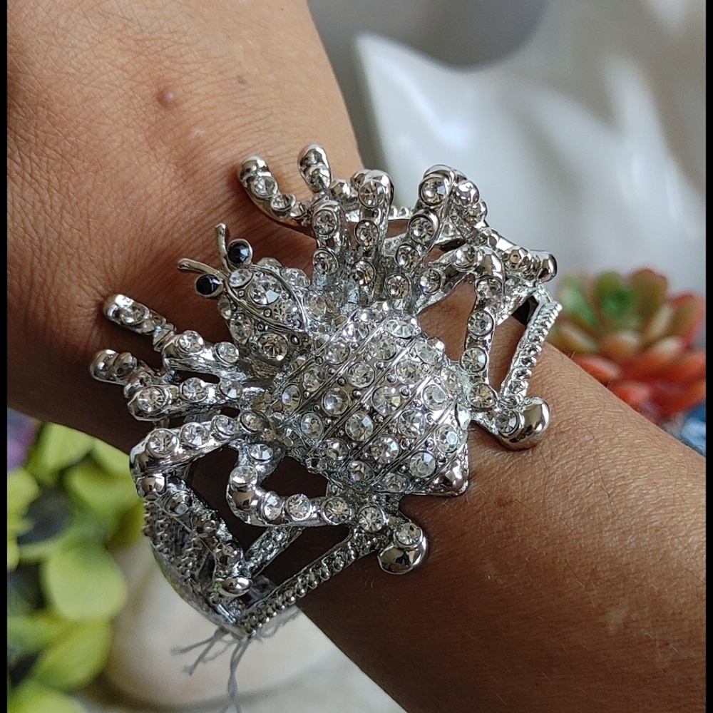 Bold Silver Crystal Spider Tarantula Hinge / Clamper Bracelet Bling!!